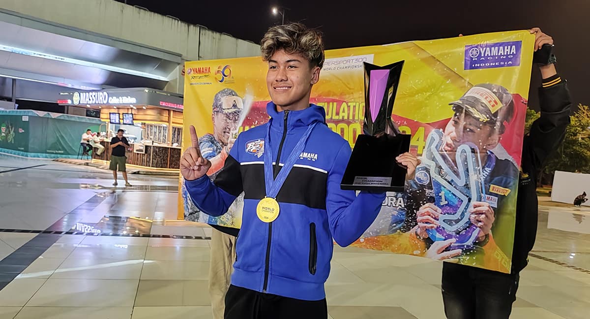 Pembalap Yamaha Aldi Satya Mahendra Bawa Pulang Trofi Juara Dunia #SelamatAld1